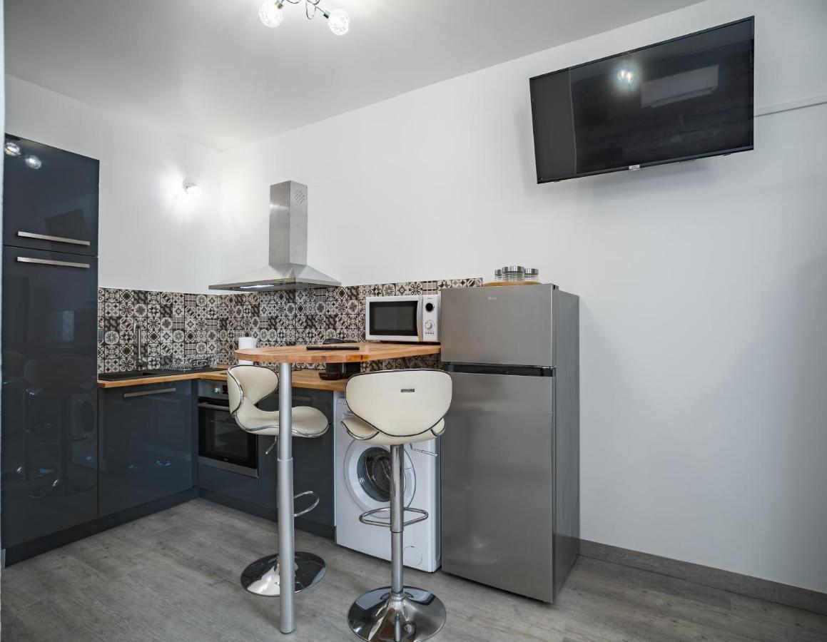 Studio Du Palais - Terrasse- Hypercentre Apartment ทรัวส์ ภายนอก รูปภาพ